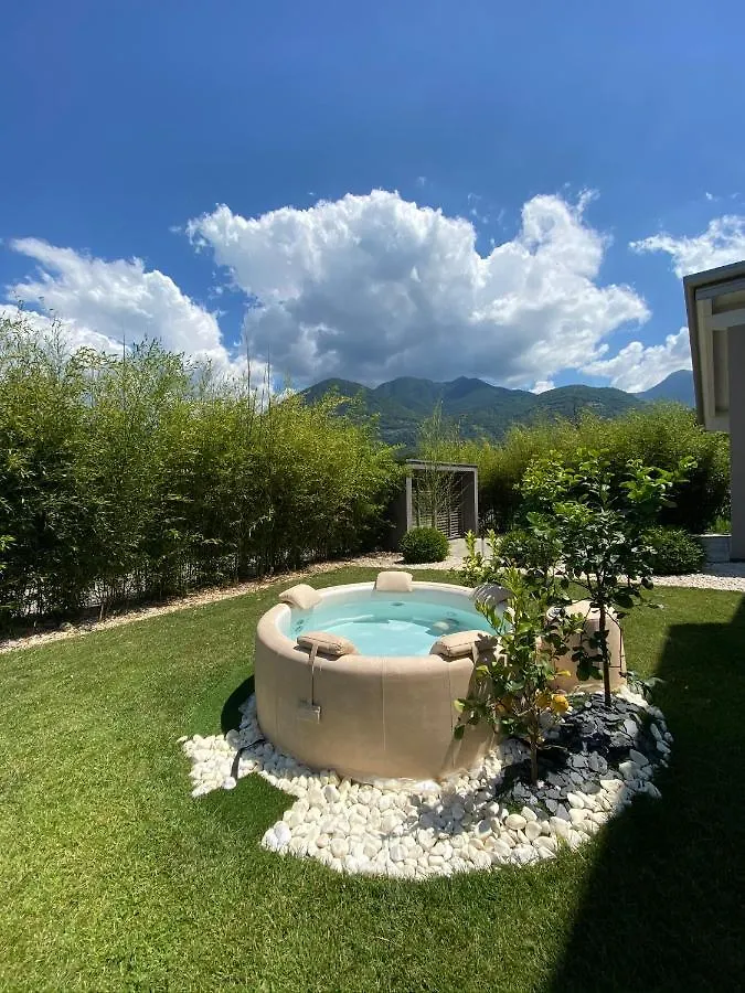 Art B&B Design Costa Volpino Bed & Breakfast