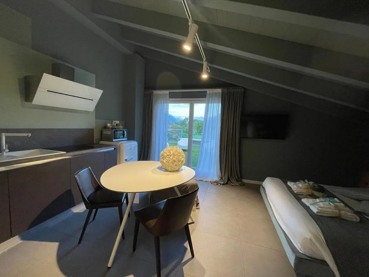 Art B&B Design Costa Volpino 3*,