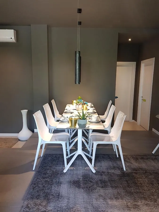Art B&B Design Costa Volpino 3*,