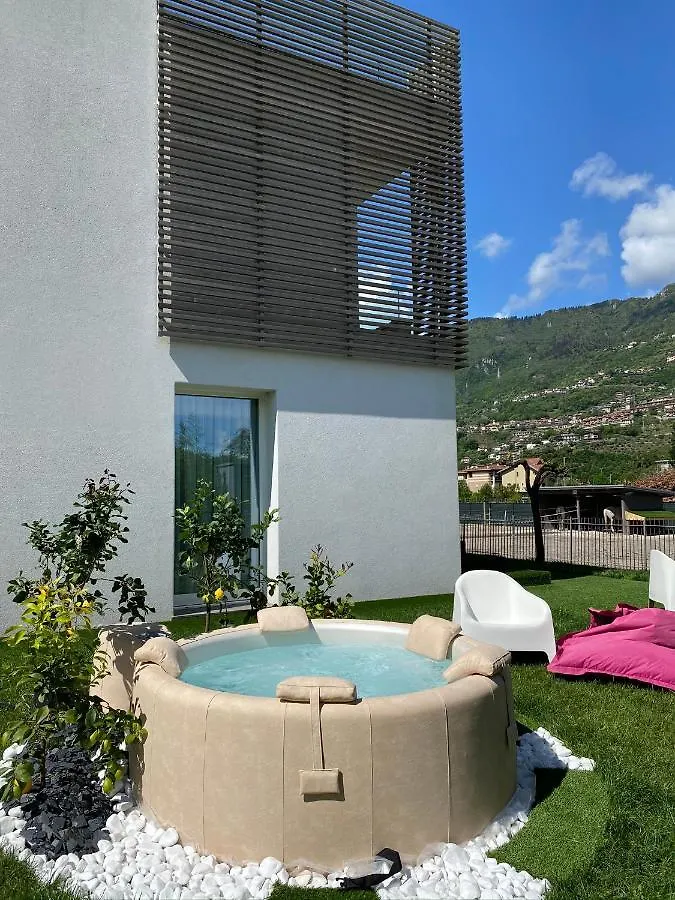 Art B&B Design Costa Volpino Bed & Breakfast