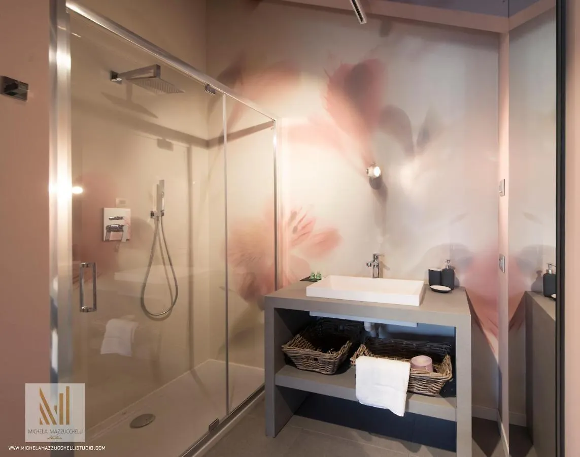 Art B&B Design Costa Volpino 3*,